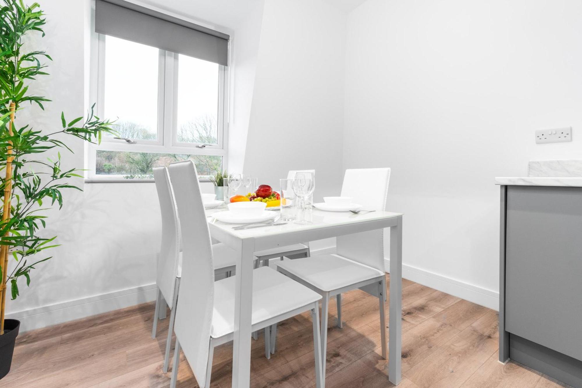 Stylish 2 Bedroom Apartment - Balcony - Secure Parking - Top Rated - 5Mc 伯明翰 外观 照片